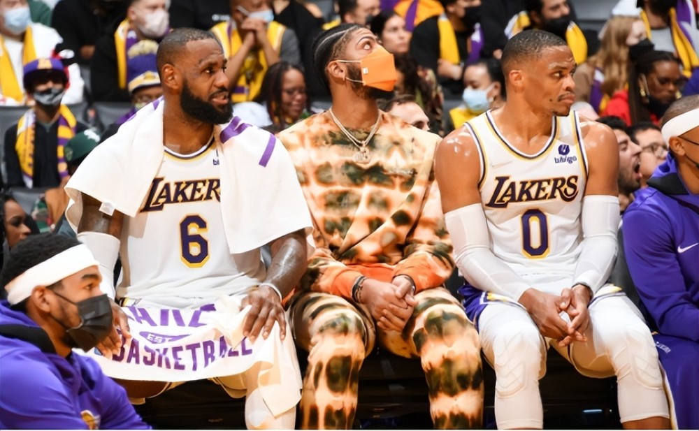 外界对他在 外界对他在